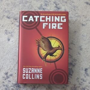 Catching Fire Hardcover - Suzanne Collins (Like New)